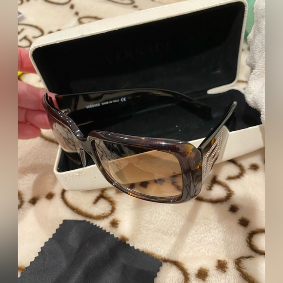 Sunglasses - Picture 5 of 7